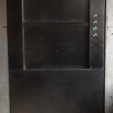 малый лифт в ресторан или кафе: 50-100 кг, кабина из нержавеющей стали