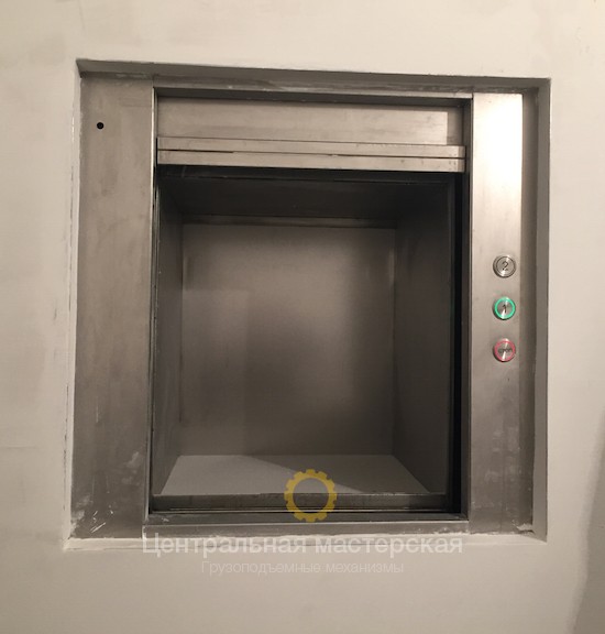 Лифт для ресторана в кирпичной шахте: 50 кг, нержавеющая сталь - Механический подъемник